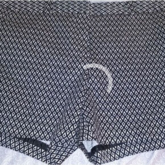 Black and white patterned dress shorts - Picture 1 of 8